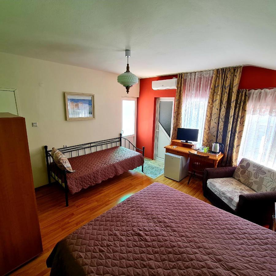 Fema Guest House 巴尔奇克 外观 照片