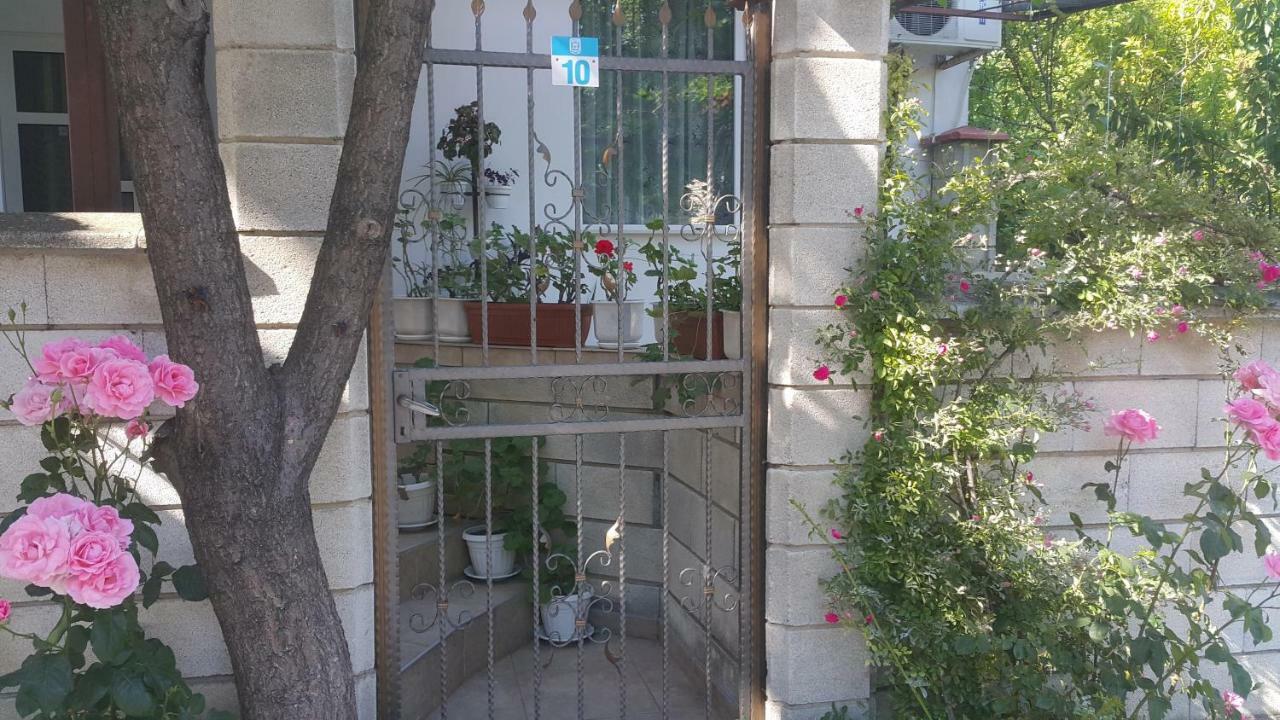 Fema Guest House 巴尔奇克 外观 照片