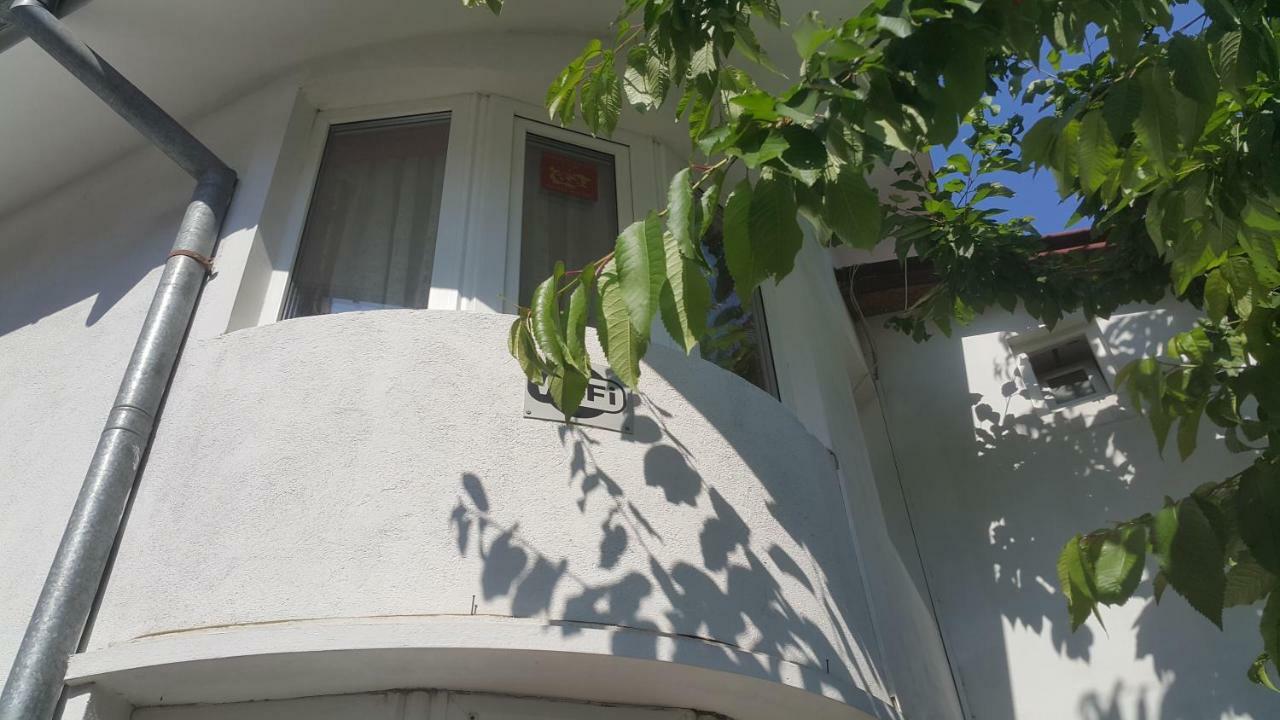 Fema Guest House 巴尔奇克 外观 照片