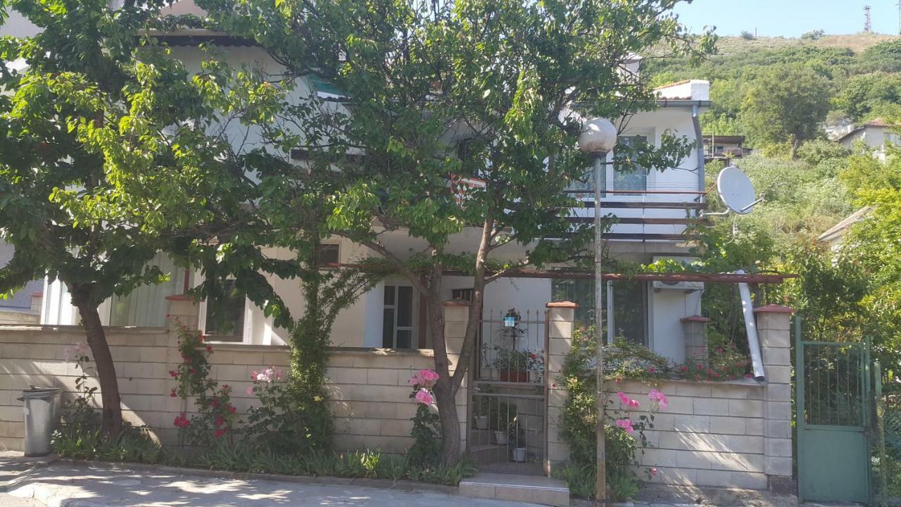 Fema Guest House 巴尔奇克 外观 照片