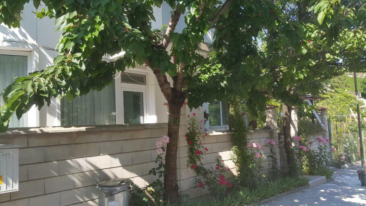 Fema Guest House 巴尔奇克 外观 照片