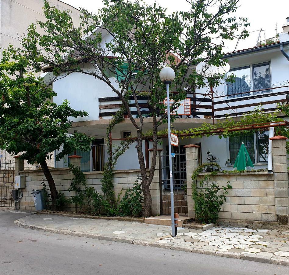 Fema Guest House 巴尔奇克 外观 照片